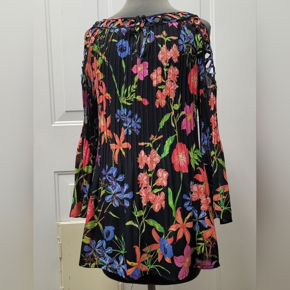 Spense Cold Shoulder Floral Top - Picture 4 of 6